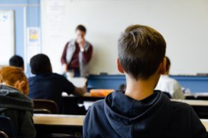 Ersatzschulen dürfen Lehrer auf Honorarbasis beschäftigen